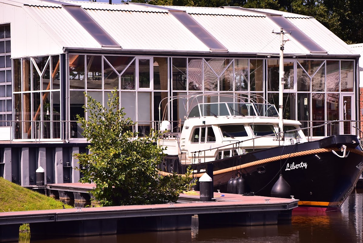 Sportboot-Wartesteg Seeschleuse Papenburg