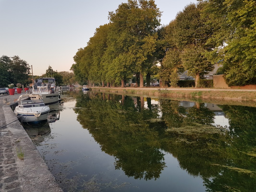 Halte nautique de Nemours (canal)