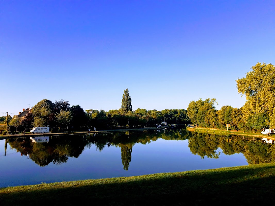 Halte nautique de Bourg le Comte