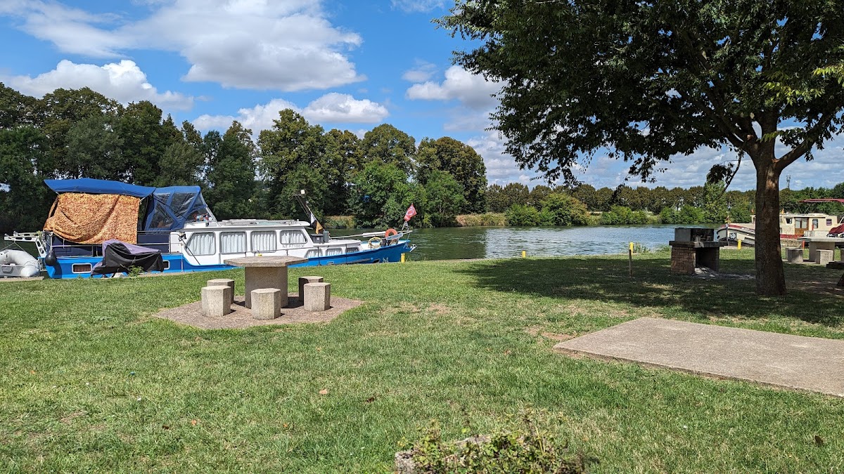 Halte Nautique de la Plage de Gray