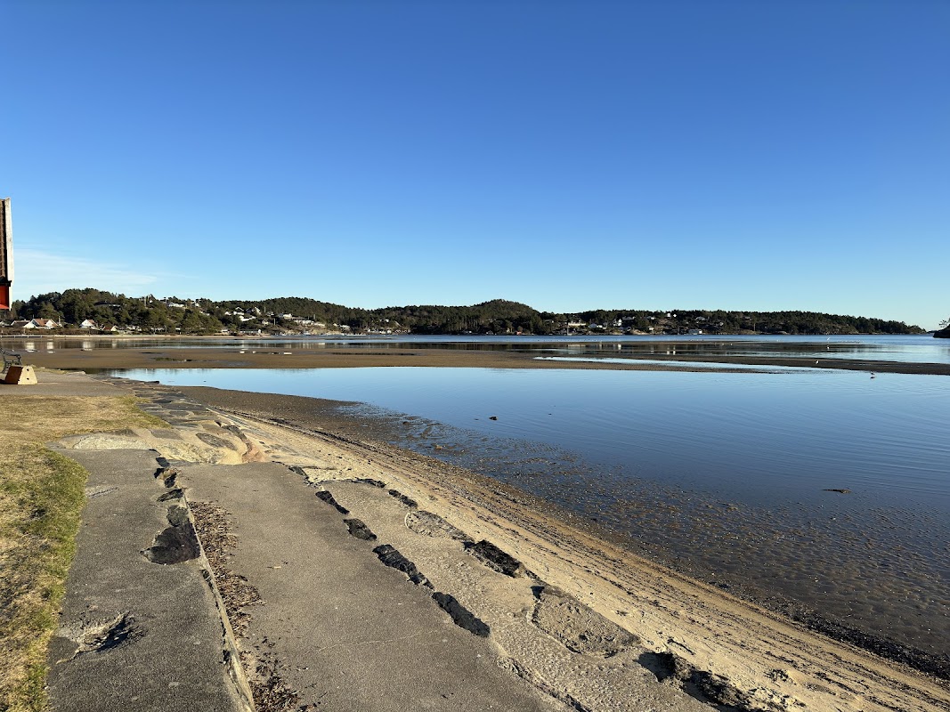 Høllen gjestehavn