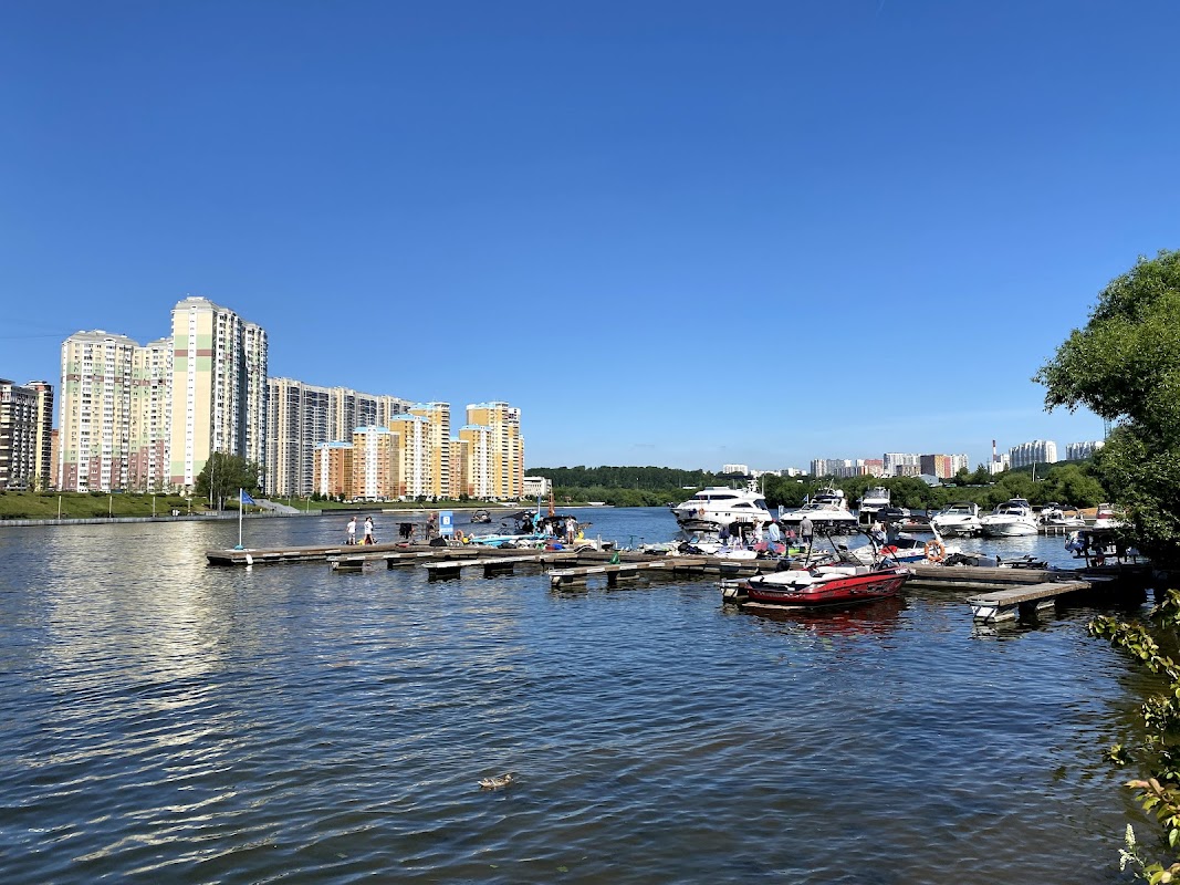 yacht club