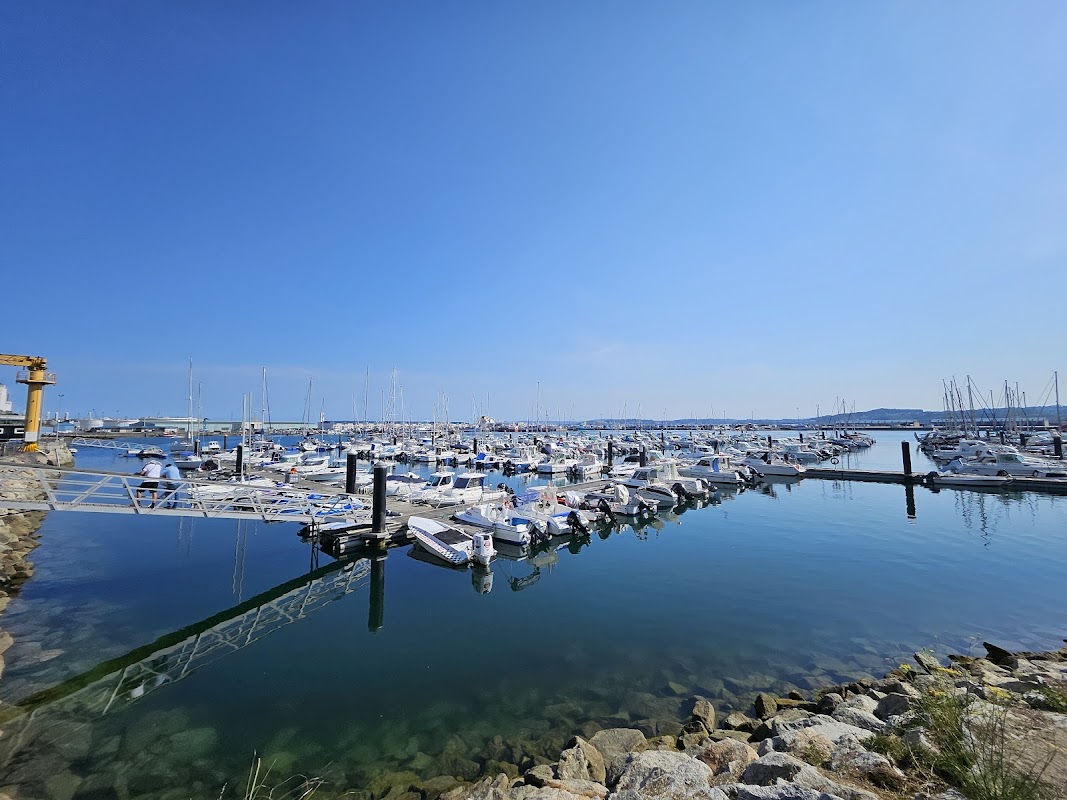 Porto Deportivo Club Marítimo de Oza