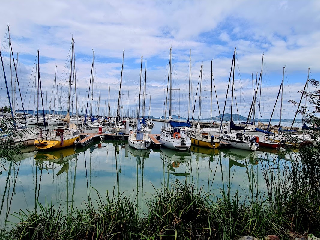 Balatonfenyves Árnyas u. - kajakos kikötő