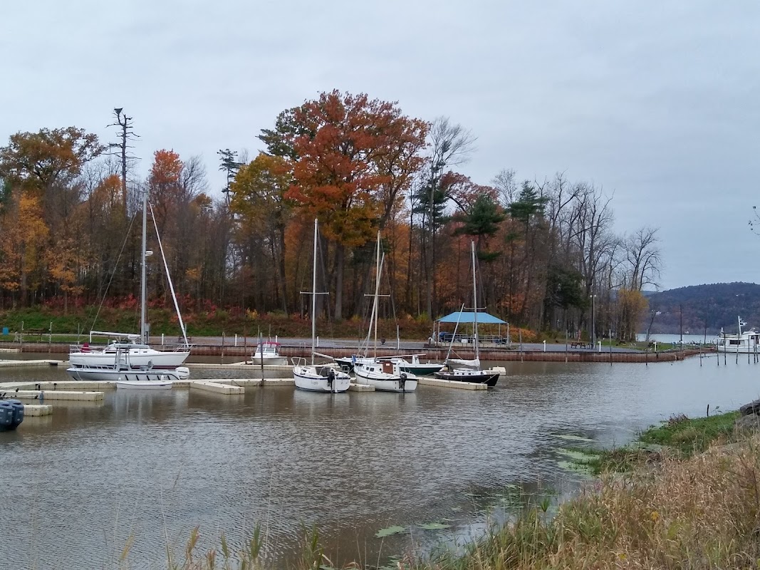 Champlain Bridge Marina